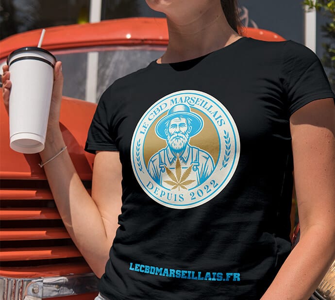 OM Passion 10 une femme avec un tshirt LE CBD MARSEILLAIS