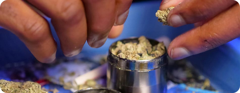 Sour Space Candy - Big Buds - Fleurs CBD 12 Grinding le CBD